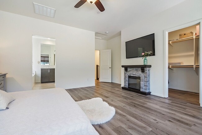 Building Photo - Beautiful TownHome in Pacific Ridge Rancho...