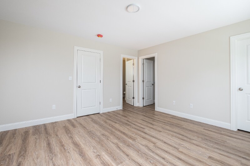 Building Photo - 20 Edgewater Cir