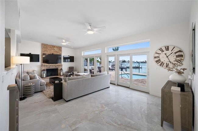 Building Photo - 540 59th Ave