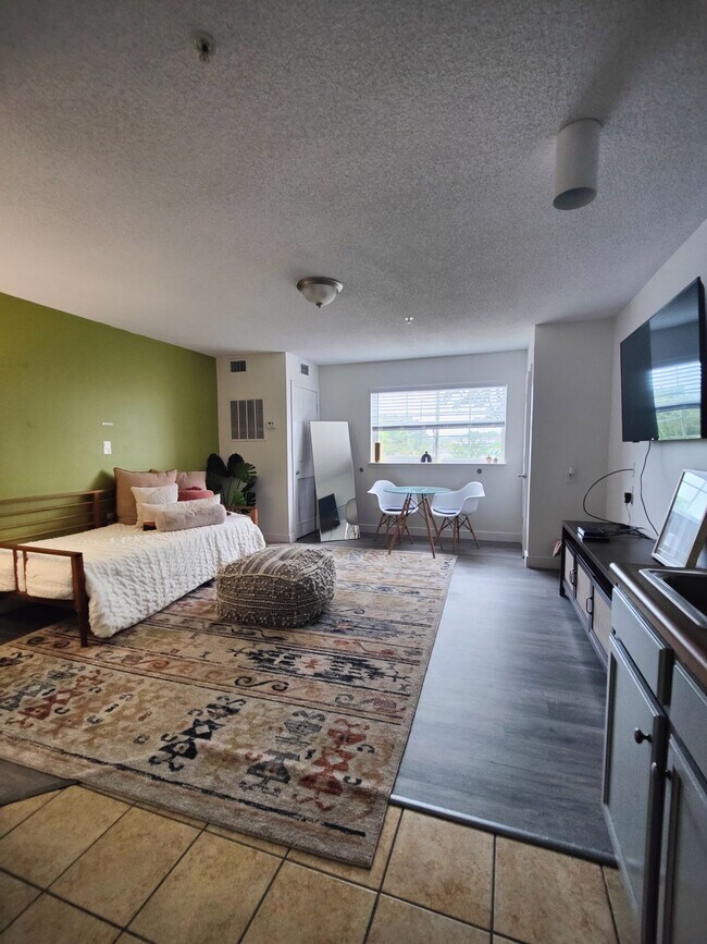 Primary Photo - FIRST MONTH FREE- STUDIO APT- Available 1/...