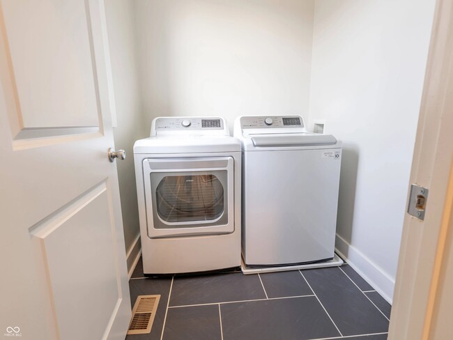 Building Photo - 715 Cottage Ave