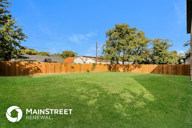 Building Photo - 14908 Oakwood Ln