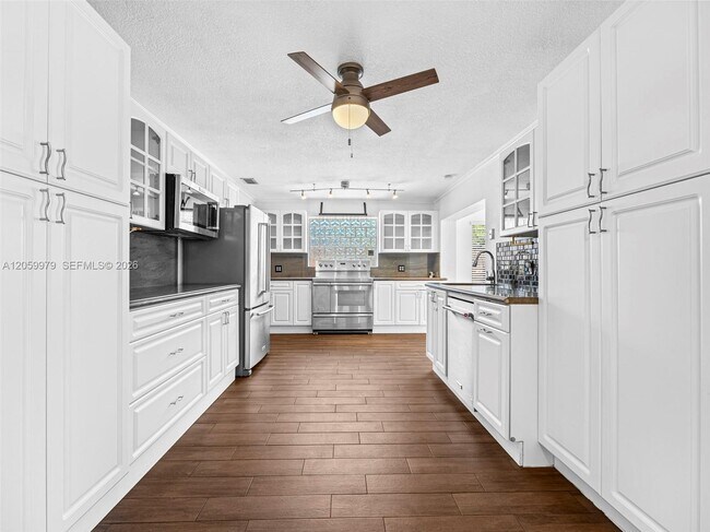 Building Photo - 2021 N 52nd Ave
