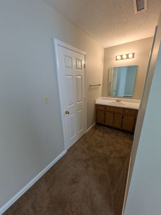 Building Photo - 2BD/2BA Unit at The Squires in Newton