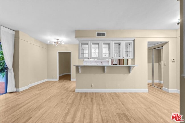 Building Photo - 1131 Alta Loma Rd