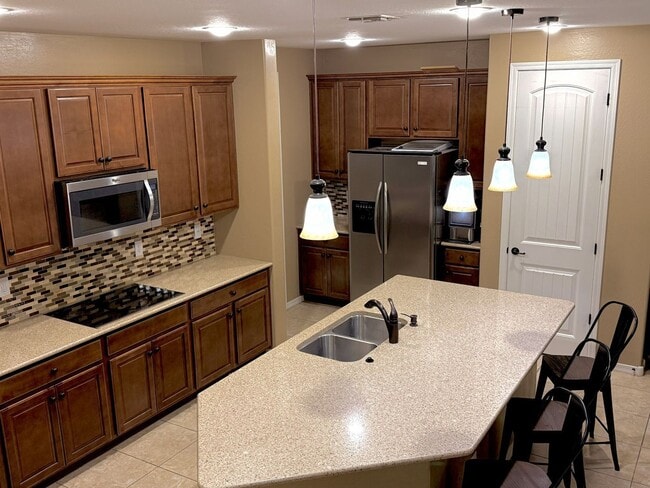 Building Photo - 15747 W Shaw Butte Dr