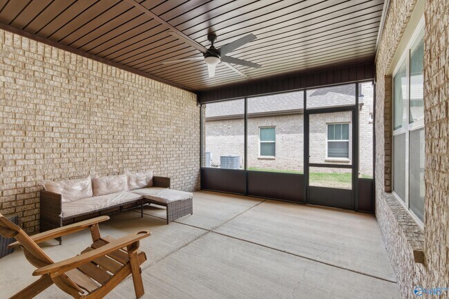 Building Photo - 100 Sartain St