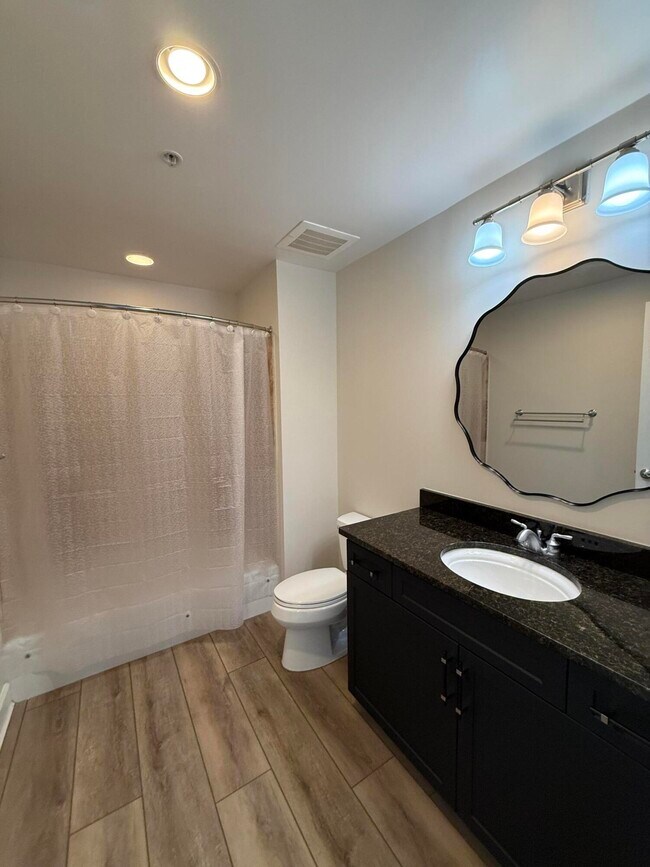 Building Photo - 404 Kelly Plantation Dr