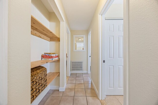 Building Photo - 1160 Altman Dr