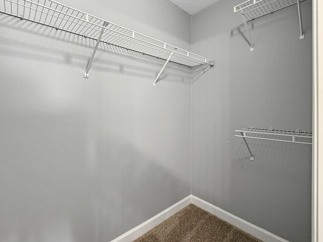Building Photo - **2 bedroom 2 bath $1199/mo***Evansville, IN*** Pet Friendly**Vaulted Ceilings