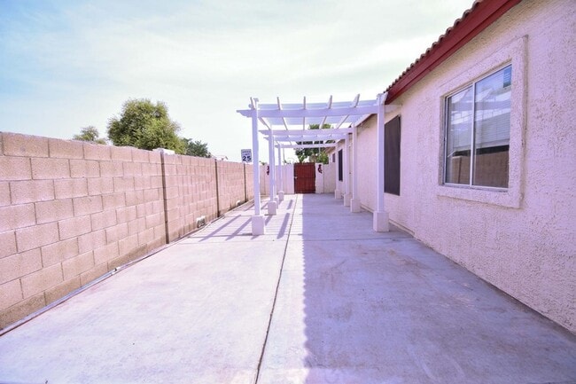 Building Photo - 6780 N 74th Dr