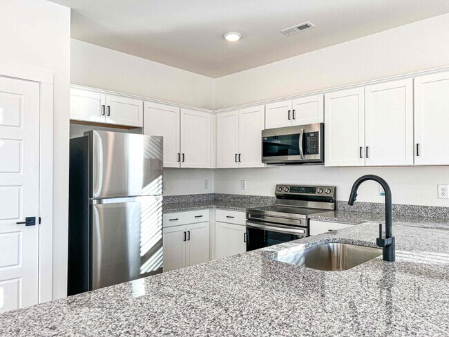 Building Photo - 1222 Westgate Vlg Dr