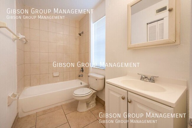 Building Photo - 1240 NW 6th Ave