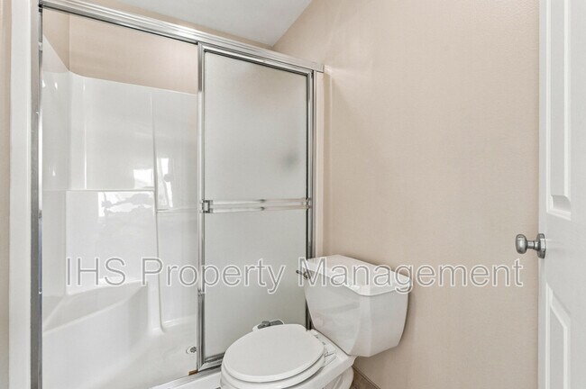 Building Photo - 9711 Nottingham Dr