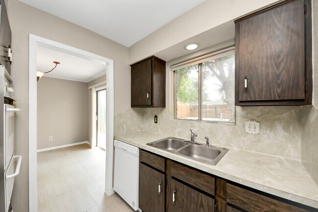 Building Photo - 1307 Glen Echo Dr