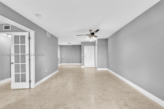 Building Photo - 2811 N Oakland Forest Dr