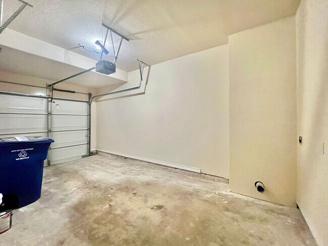 Building Photo - 14103 Veneto Dr