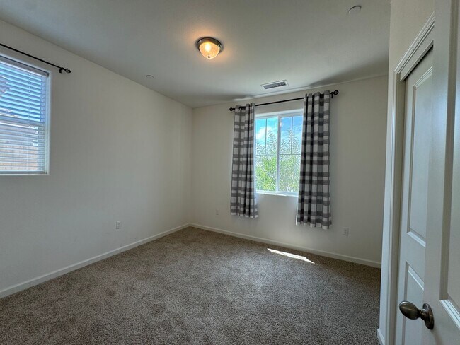 Building Photo - 1267 Las Rosas Ave