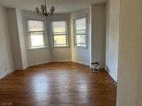 Building Photo - 131 Sayre St