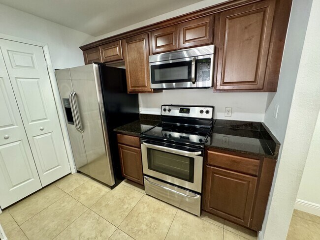 Building Photo - 5533 Chrishire Way