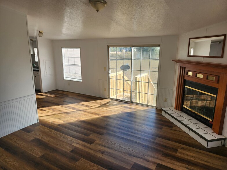 Building Photo - 9611 SW 82nd Ave