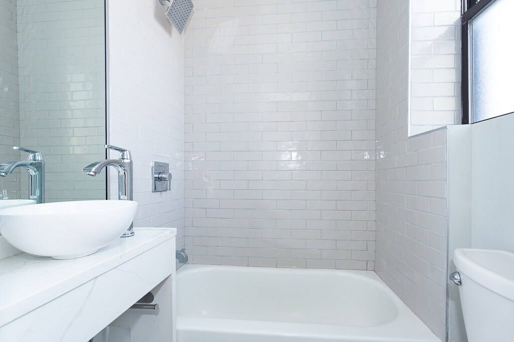 Building Photo - 508 W Belmont Ave