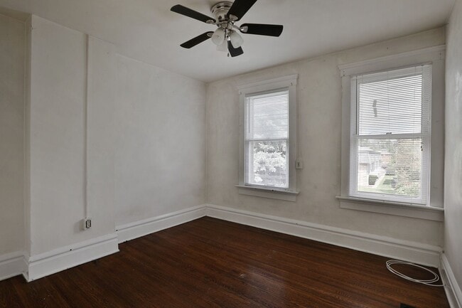 Building Photo - 117 E Lane Ave