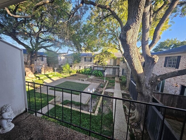 Building Photo - 7900 Westheimer Rd