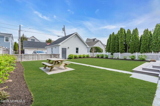 Building Photo - 112 Sylvania Ave