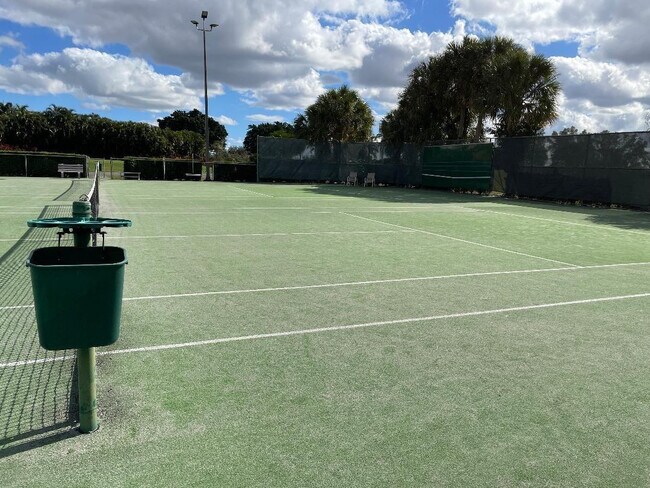 Building Photo - 9423 S Hollybrook Lake Dr