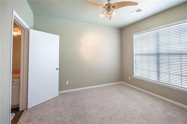 Building Photo - 4261 NE Meadow Creek Cir