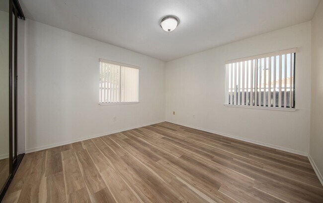 Building Photo - Updated 3 Bedroom Home in Quiet Street