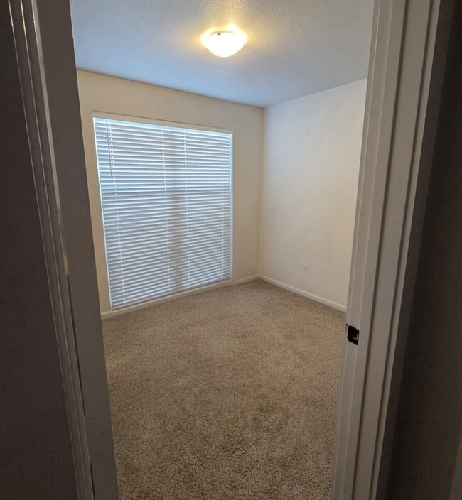 Building Photo - 322 Graze St