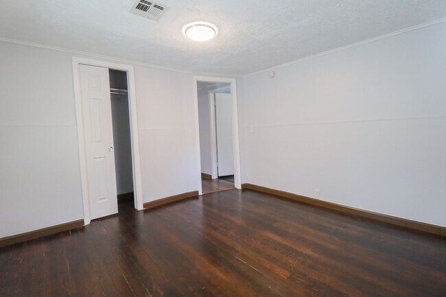 Building Photo - 4 Bed | 1.5 Bath in North Tulsa!