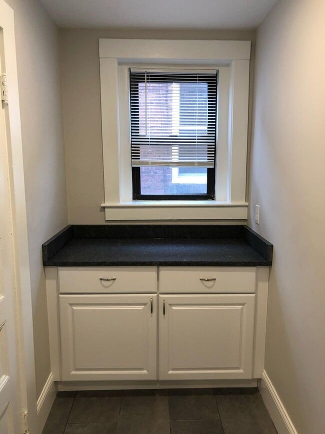 Building Photo - Avl 6/1 - Porter Sq 3.5BR, hot water inc, updated kitchen!