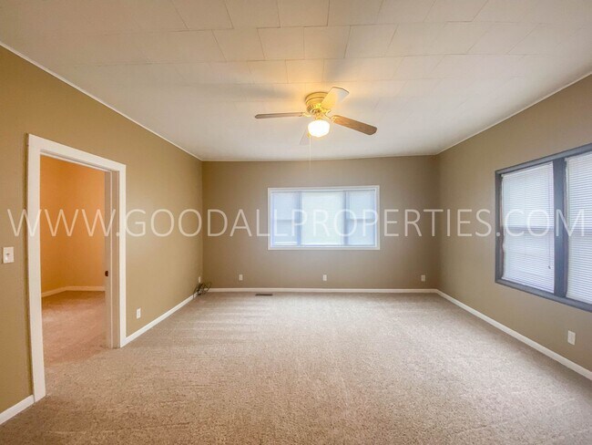 Building Photo - Charming 2 Bed, 2 Bath Home Available in Adel
