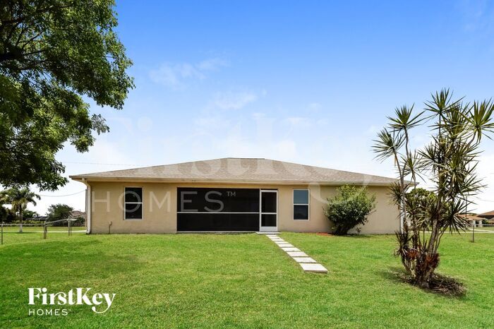 Building Photo - 2310 NE 34th Ln