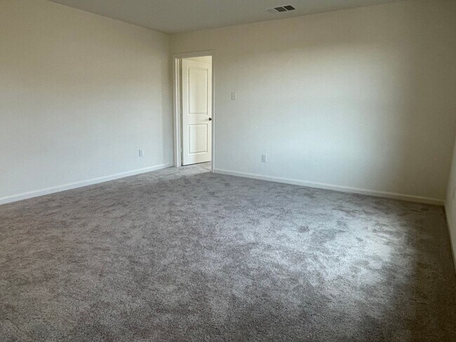 Building Photo - Welcome Home to Monticello Park!