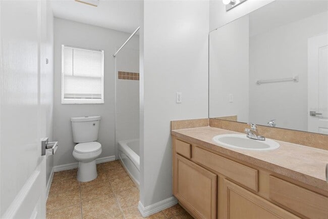 Building Photo - 896 Princeton Dr