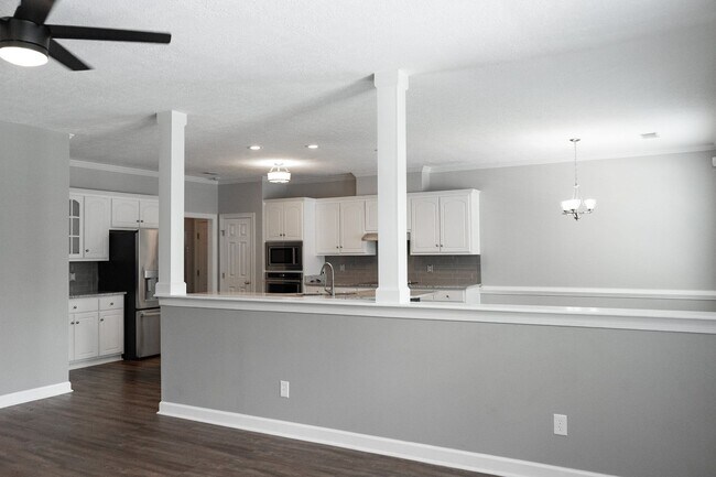 Building Photo - 724 Avrett Cir