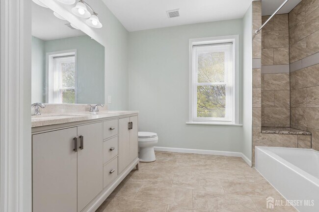 Building Photo - 327 Main St