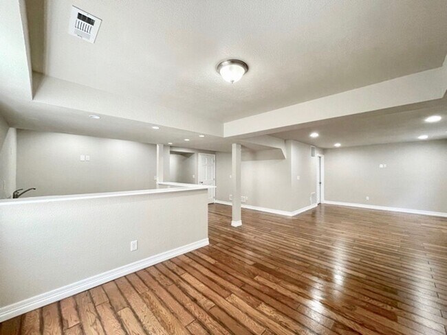 Building Photo - Stunning 4 Bed/4 Bath Home in Banning Lewis Ranch