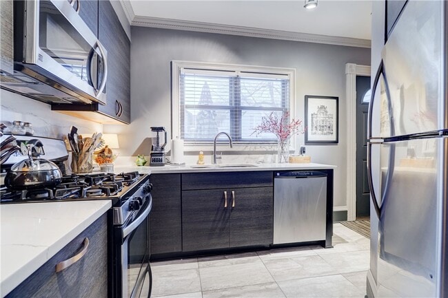 Building Photo - 249 S Goodman St