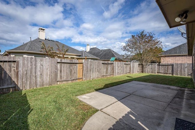 Building Photo - 13043 Sweetgum Shores Dr