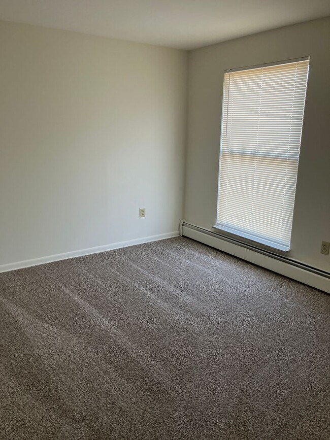 Building Photo - MARKETING SPECIAL - Sign a lease by 9/5 an...