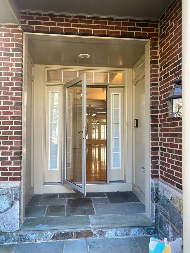 Building Photo - 3 Bedroom Townhome in Sterling, with a large complete loft on top floor