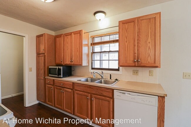 Building Photo - 3 br, 3 bath House - 2215 South Lori Lane