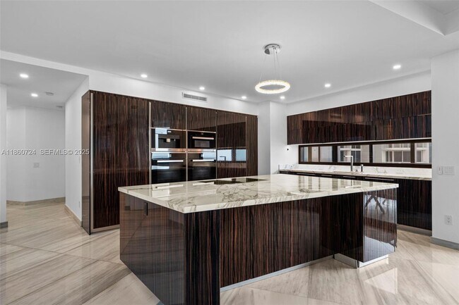 Building Photo - 18555 Collins Ave