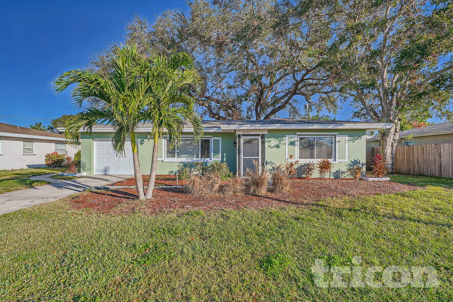 Building Photo - 2020 Magnolia Dr