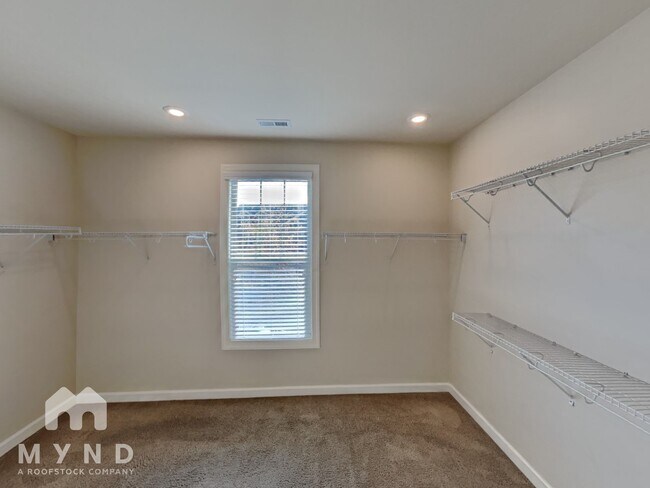 Building Photo - 1019 Willowcroft Dr